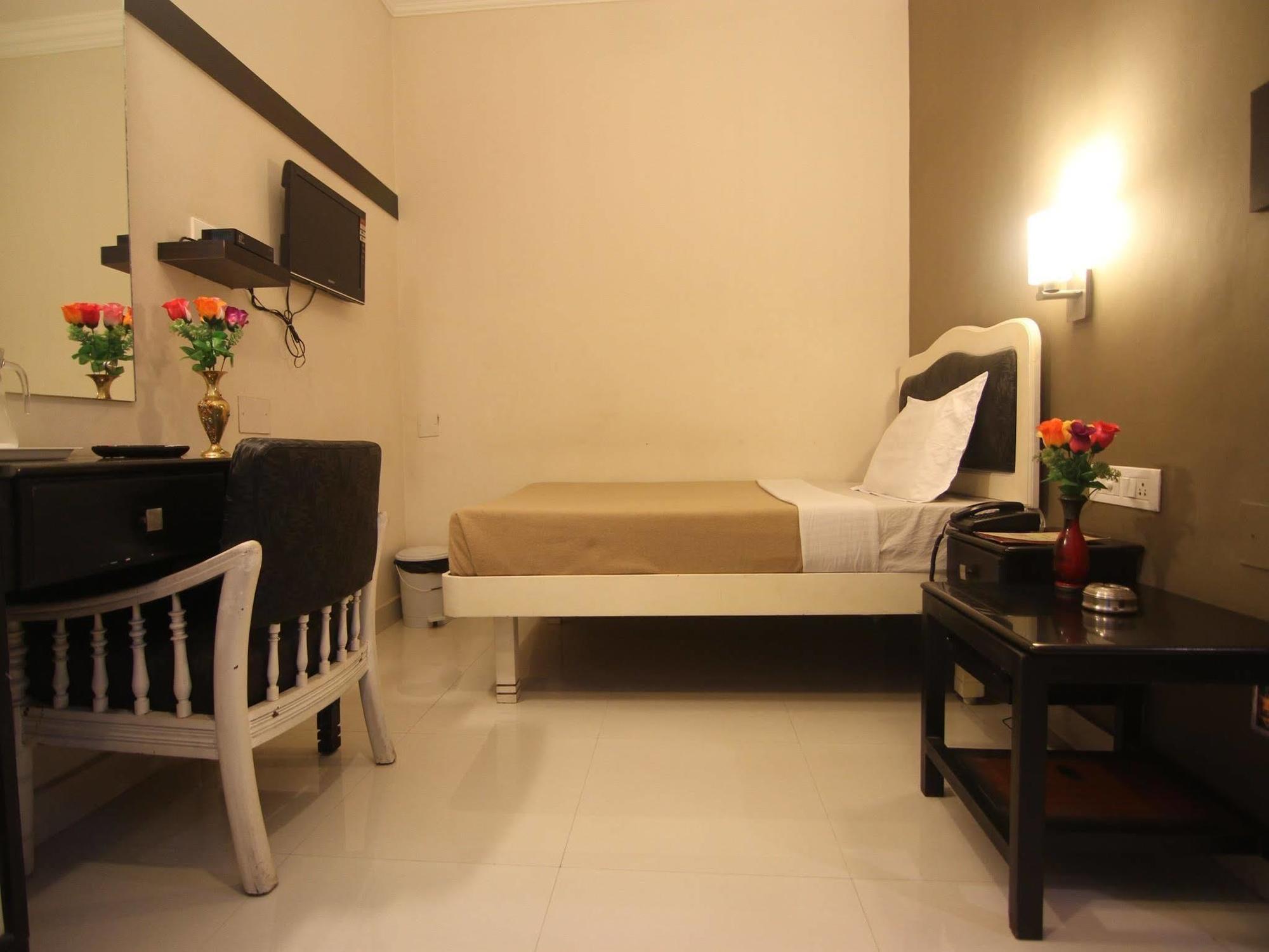Hotel City Tower Chennai Exterior photo